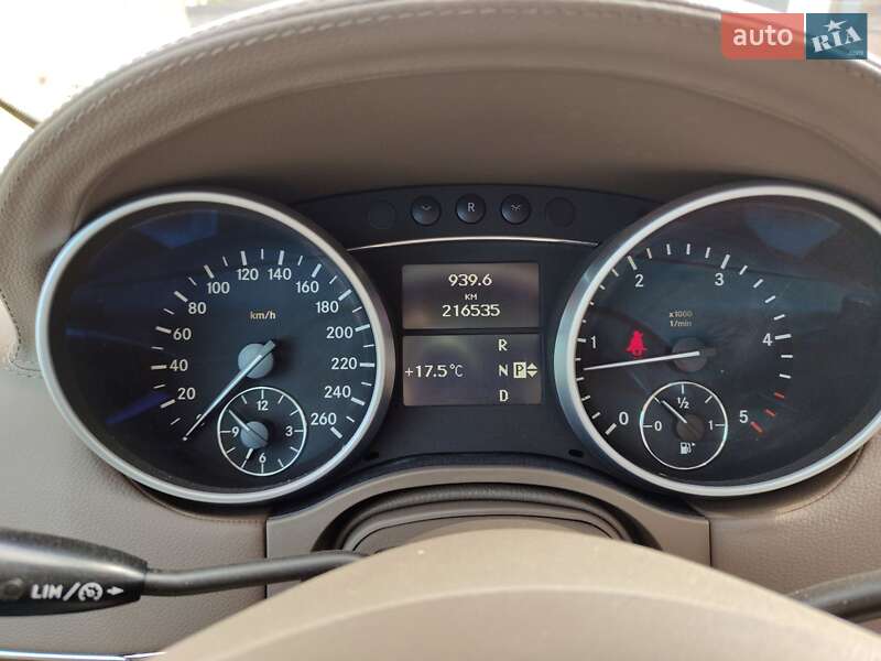 Внедорожник / Кроссовер Mercedes-Benz M-Class 2011 в Остроге