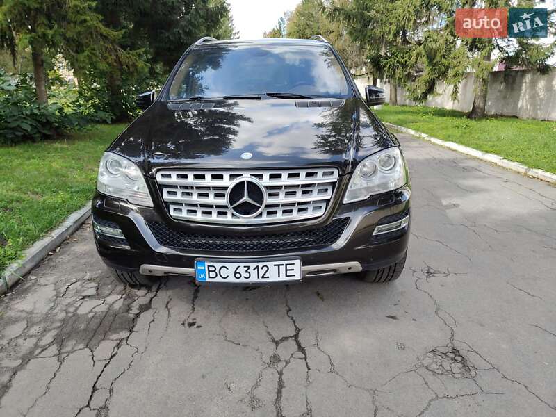 Внедорожник / Кроссовер Mercedes-Benz M-Class 2011 в Остроге