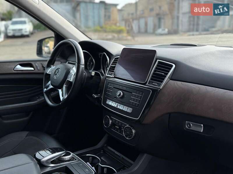 Внедорожник / Кроссовер Mercedes-Benz M-Class 2012 в Киеве