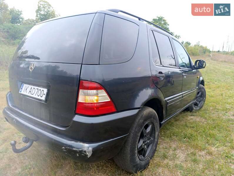 Позашляховик / Кросовер Mercedes-Benz M-Class 2001 в Смілі