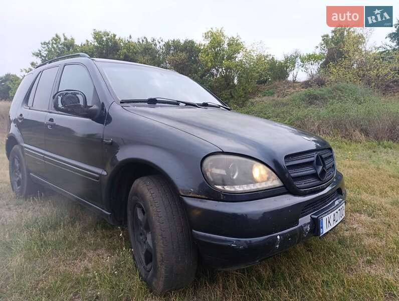 Позашляховик / Кросовер Mercedes-Benz M-Class 2001 в Смілі