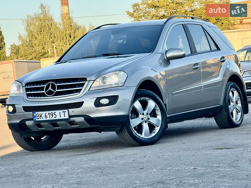 Mercedes-Benz M-Class 2005