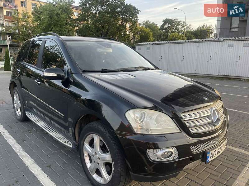 Mercedes-Benz M-Class 2005