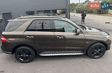 Позашляховик / Кросовер Mercedes-Benz M-Class 2012 в 