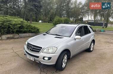 Позашляховик / Кросовер Mercedes-Benz M-Class 2005 в 