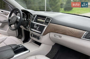 Позашляховик / Кросовер Mercedes-Benz M-Class 2013 в 
