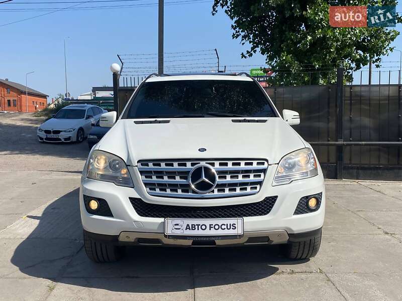 Внедорожник / Кроссовер Mercedes-Benz M-Class 2011 в Киеве