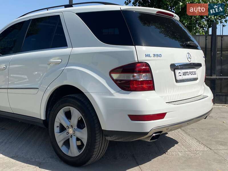 Внедорожник / Кроссовер Mercedes-Benz M-Class 2011 в Киеве