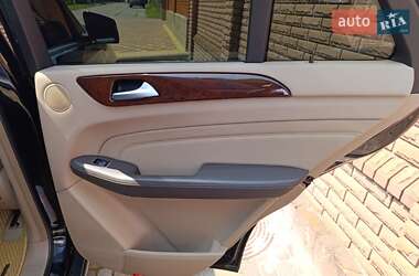 Позашляховик / Кросовер Mercedes-Benz M-Class 2013 в 