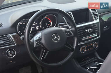 Позашляховик / Кросовер Mercedes-Benz M-Class 2011 в 