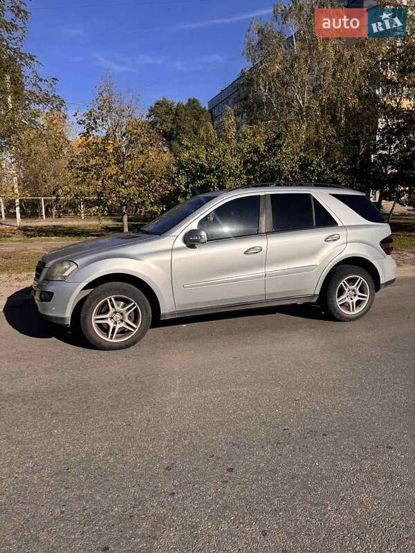 Позашляховик / Кросовер Mercedes-Benz M-Class 2005 в Дніпрі