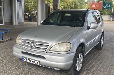 Внедорожник / Кроссовер Mercedes-Benz M-Class 2000 в 