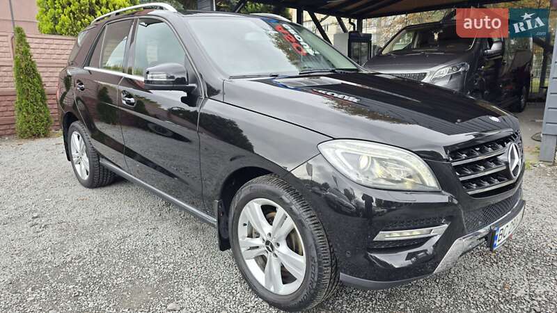 Внедорожник / Кроссовер Mercedes-Benz M-Class 2013 в 