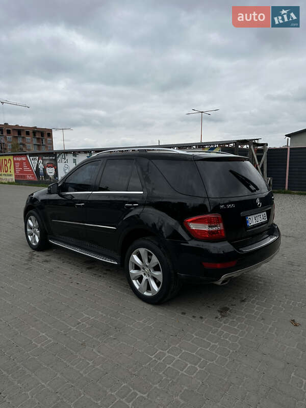 Позашляховик / Кросовер Mercedes-Benz M-Class 2010 в Києві