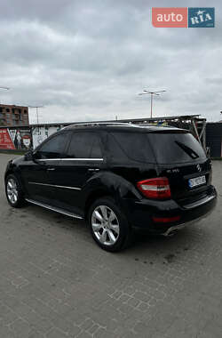 Внедорожник / Кроссовер Mercedes-Benz M-Class 2010 в 