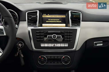 Позашляховик / Кросовер Mercedes-Benz M-Class 2011 в 