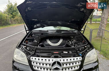 Позашляховик / Кросовер Mercedes-Benz M-Class 2005 в 
