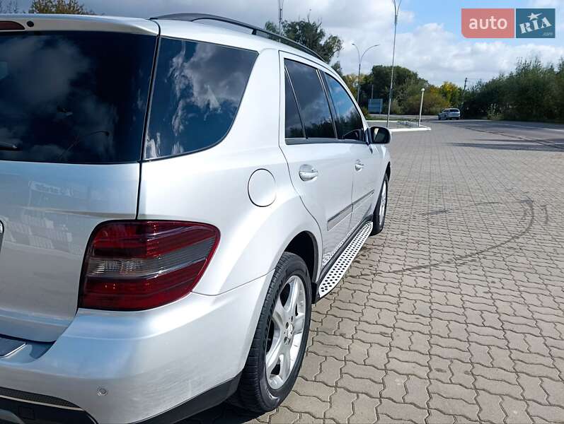 Позашляховик / Кросовер Mercedes-Benz M-Class 2005 в Чернівцях