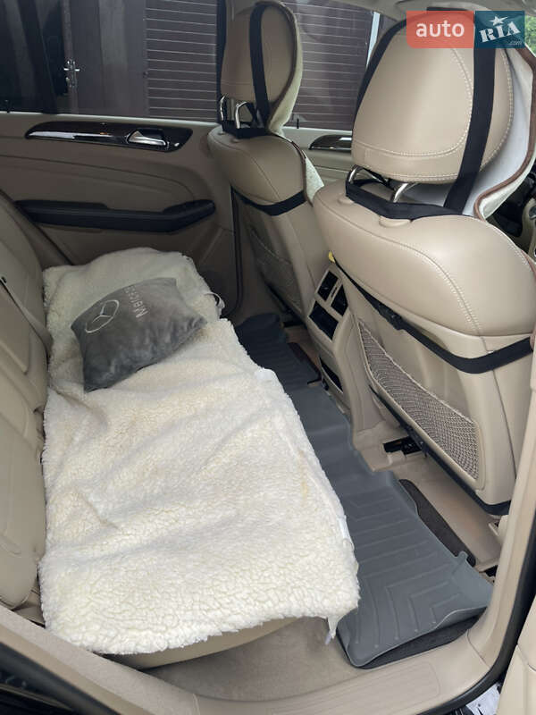Внедорожник / Кроссовер Mercedes-Benz M-Class 2013 в Долине