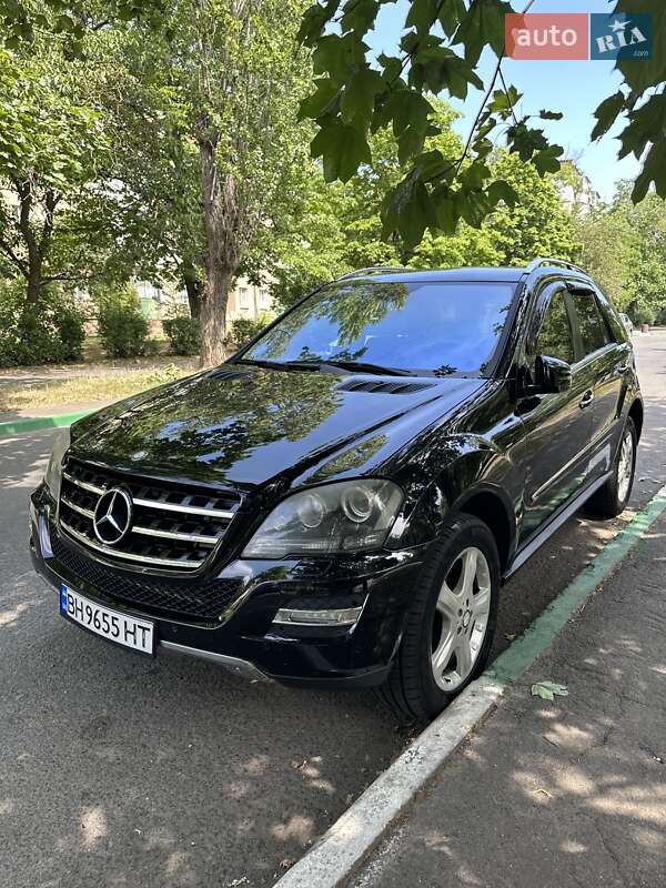 Внедорожник / Кроссовер Mercedes-Benz M-Class 2011 в Ровно