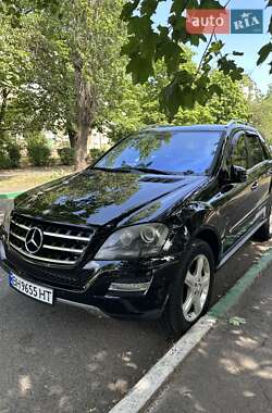 Позашляховик / Кросовер Mercedes-Benz M-Class 2011 в 