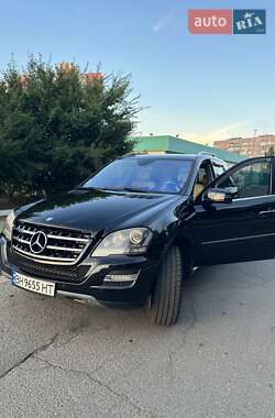 Позашляховик / Кросовер Mercedes-Benz M-Class 2011 в 