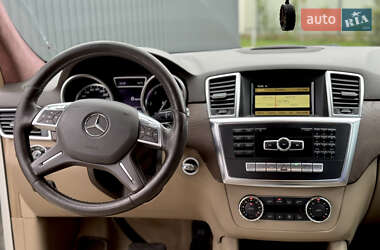 Внедорожник / Кроссовер Mercedes-Benz M-Class 2012 в 