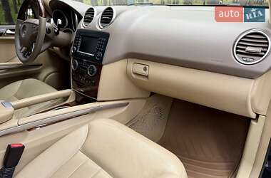 Позашляховик / Кросовер Mercedes-Benz M-Class 2009 в 