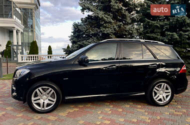 Позашляховик / Кросовер Mercedes-Benz M-Class 2013 в 