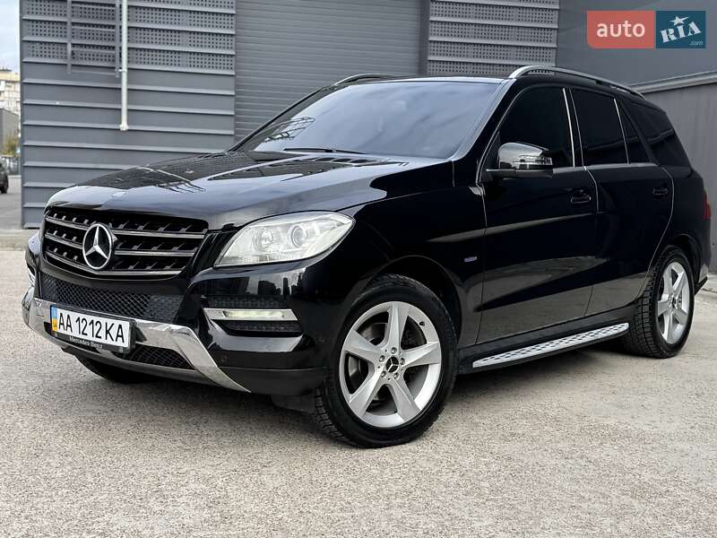 Внедорожник / Кроссовер Mercedes-Benz M-Class 2011 в Киеве