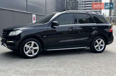 Внедорожник / Кроссовер Mercedes-Benz M-Class 2011 в 