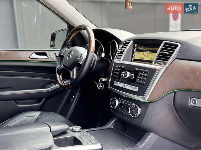 Внедорожник / Кроссовер Mercedes-Benz M-Class 2011 в Киеве