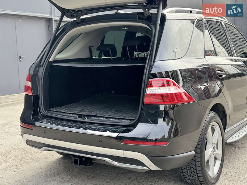 Внедорожник / Кроссовер Mercedes-Benz M-Class 2011 в Киеве
