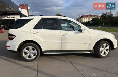 Позашляховик / Кросовер Mercedes-Benz M-Class 2011 в 