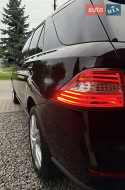 Позашляховик / Кросовер Mercedes-Benz M-Class 2011 в 
