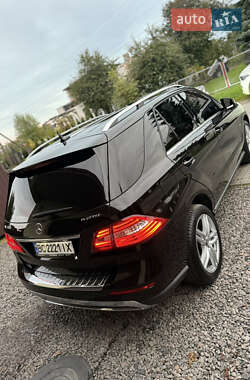 Позашляховик / Кросовер Mercedes-Benz M-Class 2011 в 