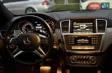 Позашляховик / Кросовер Mercedes-Benz M-Class 2011 в 