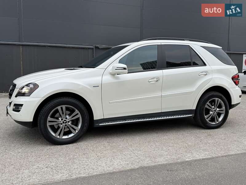 Позашляховик / Кросовер Mercedes-Benz M-Class 2010 в Києві