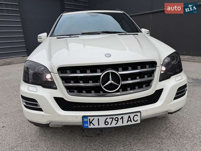 Позашляховик / Кросовер Mercedes-Benz M-Class 2010 в Києві