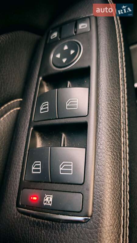 Позашляховик / Кросовер Mercedes-Benz M-Class 2012 в Києві