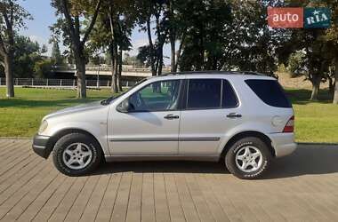 Внедорожник / Кроссовер Mercedes-Benz M-Class 1999 в 