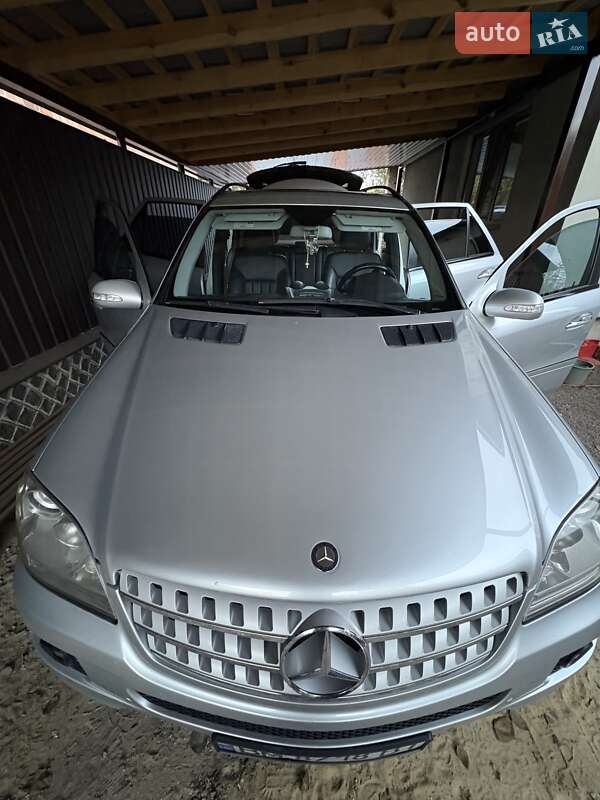 Позашляховик / Кросовер Mercedes-Benz M-Class 2008 в 