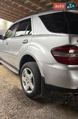 Позашляховик / Кросовер Mercedes-Benz M-Class 2008 в 