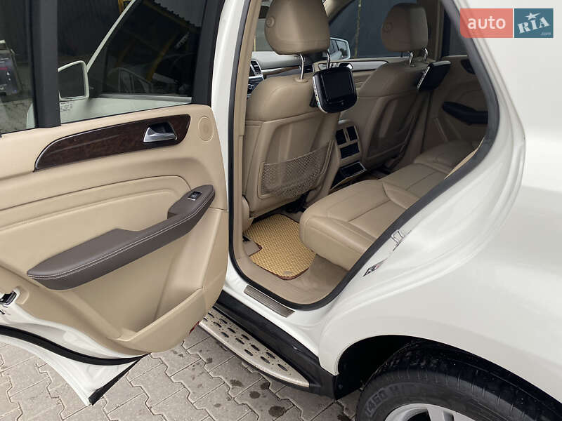 Внедорожник / Кроссовер Mercedes-Benz M-Class 2011 в Хмельницком