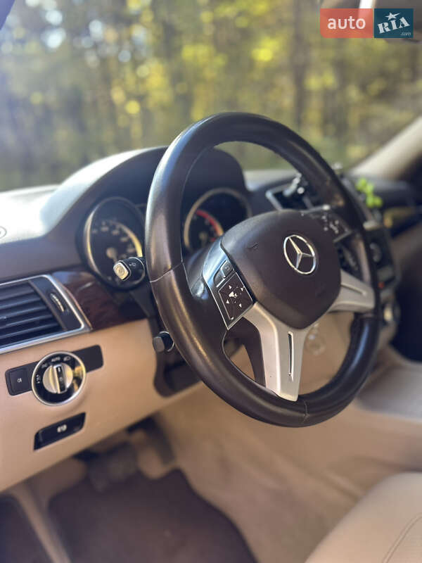 Внедорожник / Кроссовер Mercedes-Benz M-Class 2013 в Черновцах