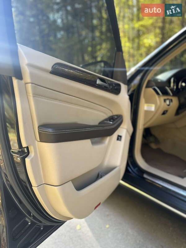 Внедорожник / Кроссовер Mercedes-Benz M-Class 2013 в Черновцах