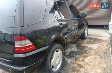 Позашляховик / Кросовер Mercedes-Benz M-Class 2000 в 