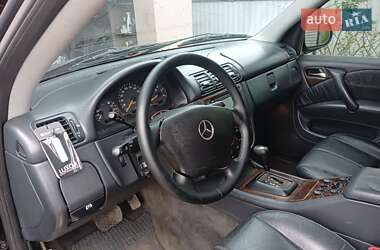 Позашляховик / Кросовер Mercedes-Benz M-Class 2000 в 
