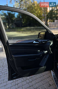 Позашляховик / Кросовер Mercedes-Benz M-Class 2011 в 