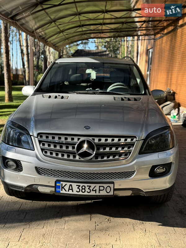 Позашляховик / Кросовер Mercedes-Benz M-Class 2006 в 